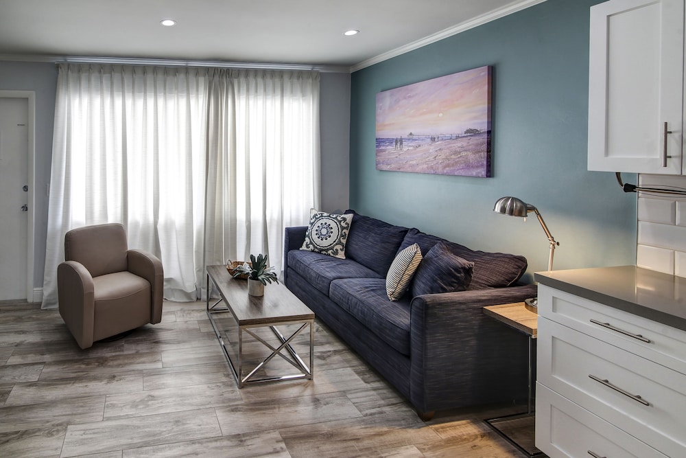 May Dee Suites - photo 36