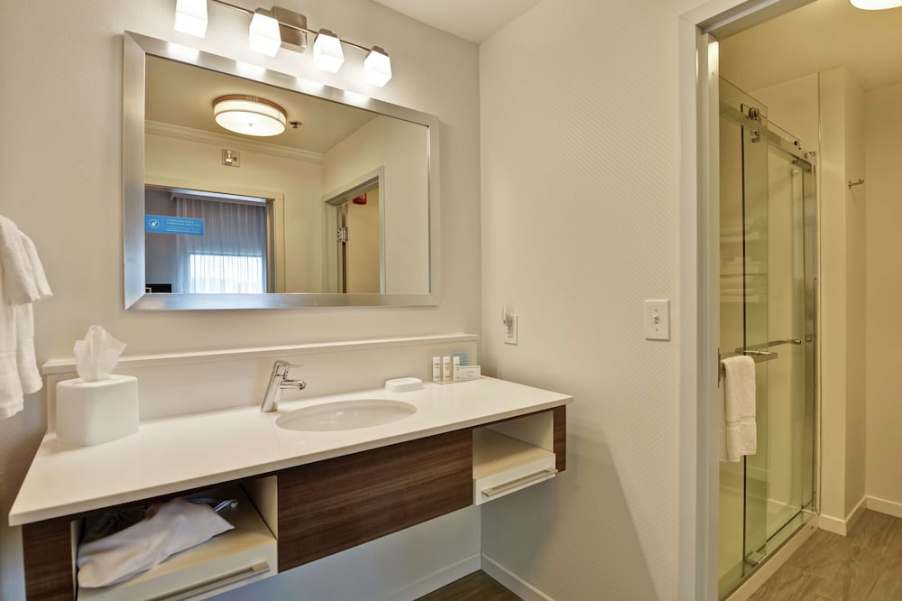 Hampton Inn & Suites Ashland - photo 40