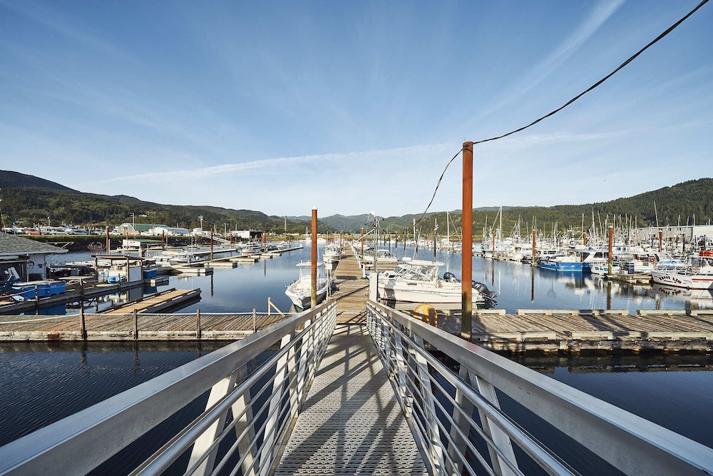 Garibaldi Inn at the Bay - photo 40