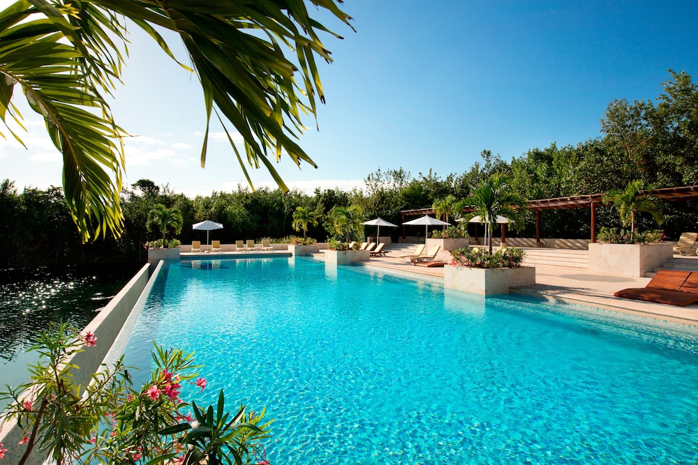 Infinity pool