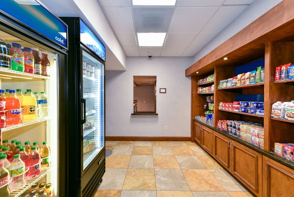 Hampton Inn & Suites Pittsburg CA - photo 97