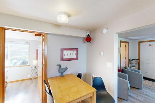 Beaches Inn Buccaneer Bay Bungalow - photo 2