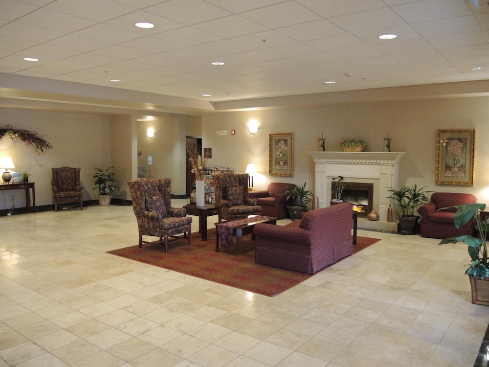 Evergreen Inn and Suites - photo 4