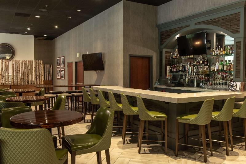 Hotel Zessa Orange County Airport a DoubleTree by Hilton - photo 124