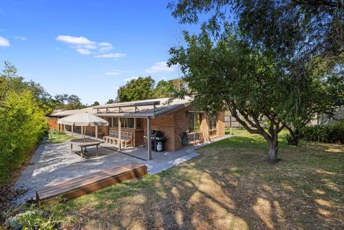 Surf Side Veronica WiFi & Netflix — hotel in Inverloch