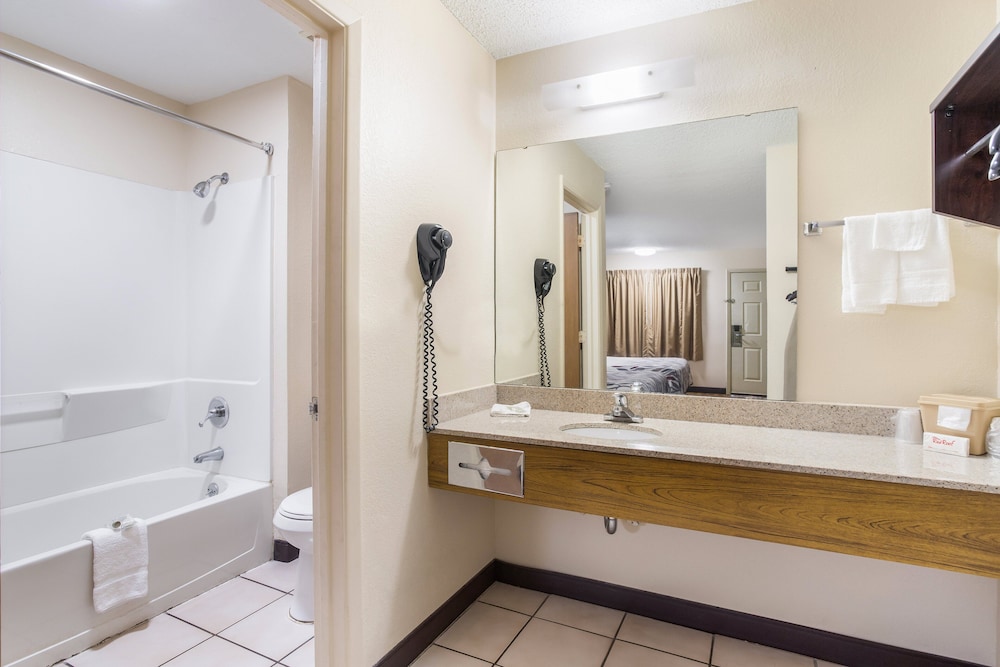 Red Roof Inn Albuquerque Midtown - photo 24