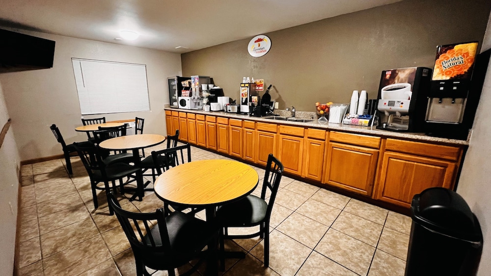 Super 8 by Wyndham Fremont NE - photo 21
