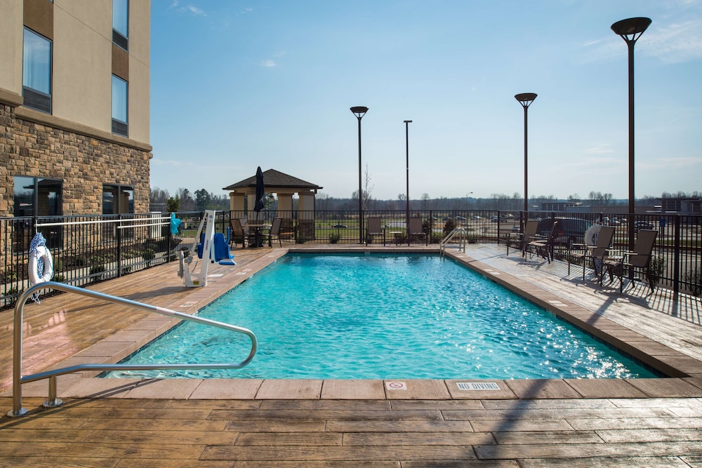 Hampton Inn Paragould - photo 23