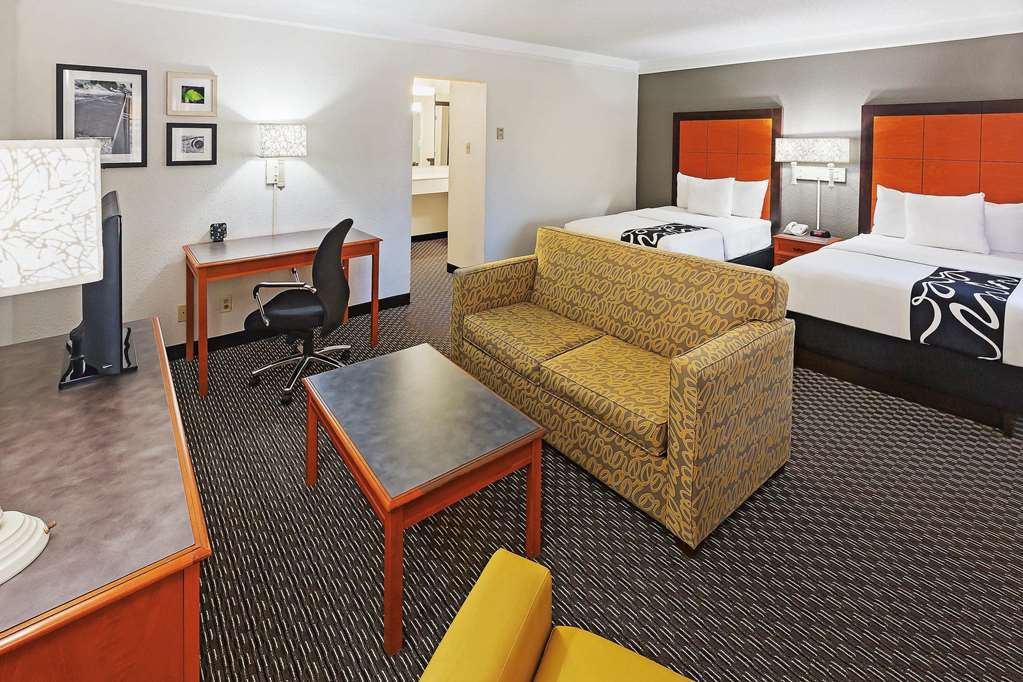 La Quinta Inn by Wyndham Dallas Uptown - photo 35