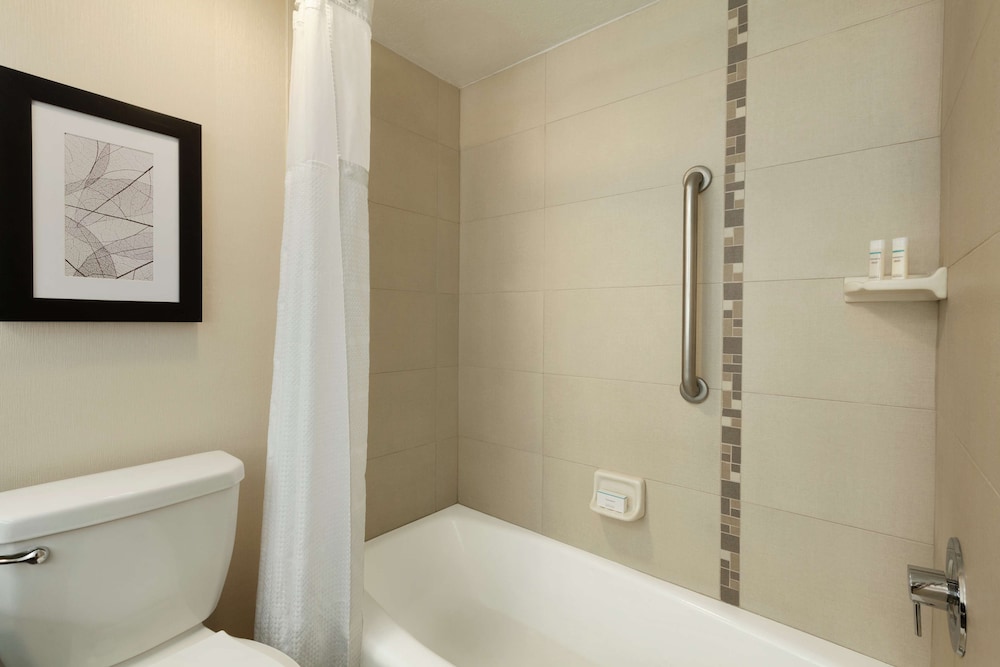 Embassy Suites by Hilton Arcadia Pasadena Area - photo 17
