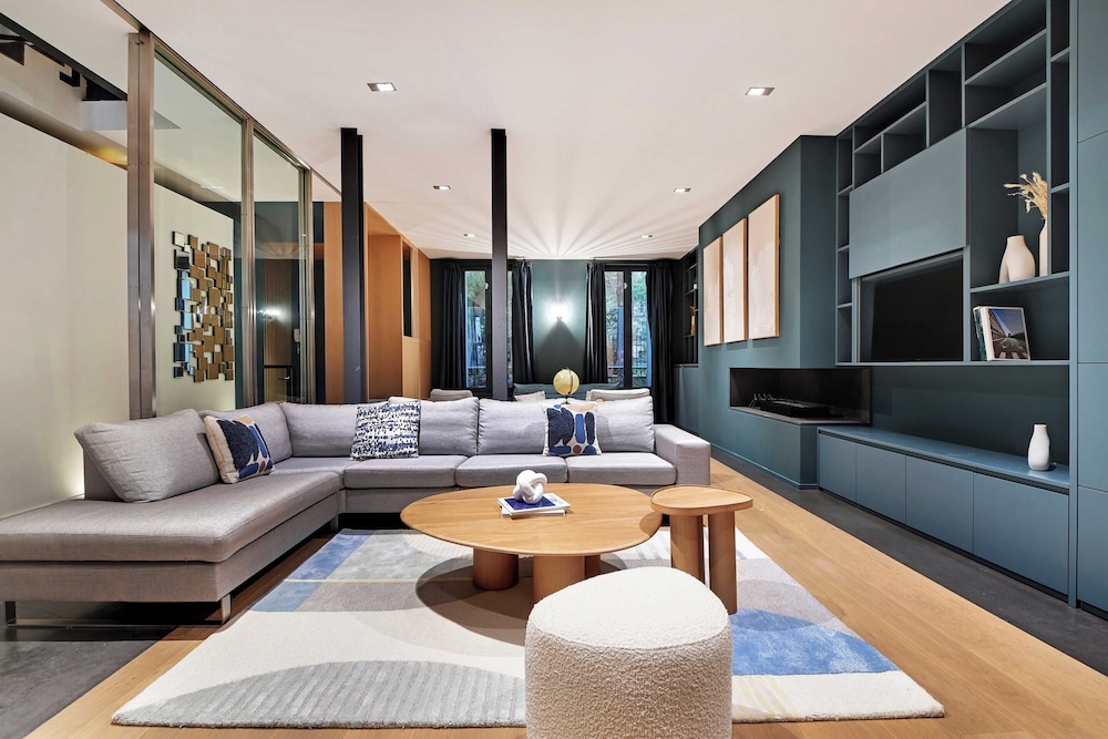 Fabulous House : a Gem in Chic Western Paris — 4-Star Luxury Hotel in Paris, France