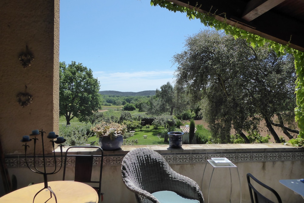 Le Mas Des Vignes De Dions - last minute hotel in Avignon