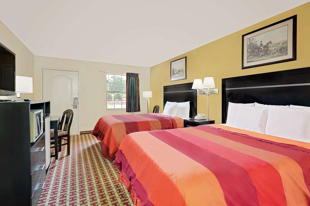 Days Inn by Wyndham Savannah - photo 13