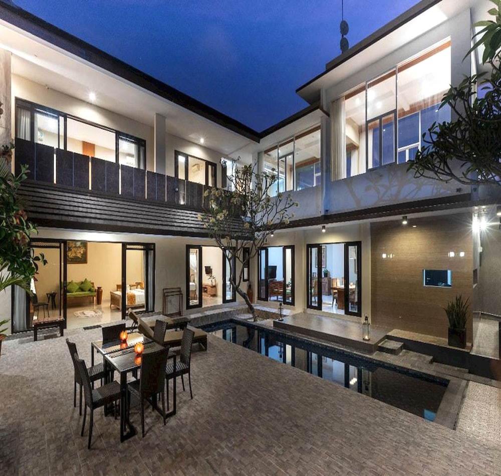 Villa Mayasari 6 Bed Rooms — 4-Star Luxury Hotel in Nusa Dua, Indonesia
