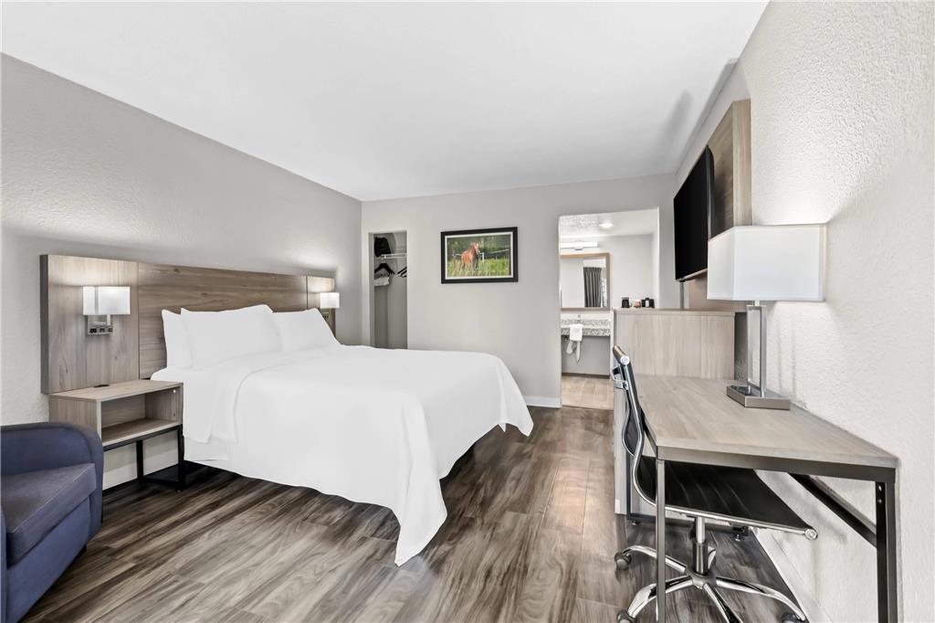Golden Palms Inn & Suites - photo 8