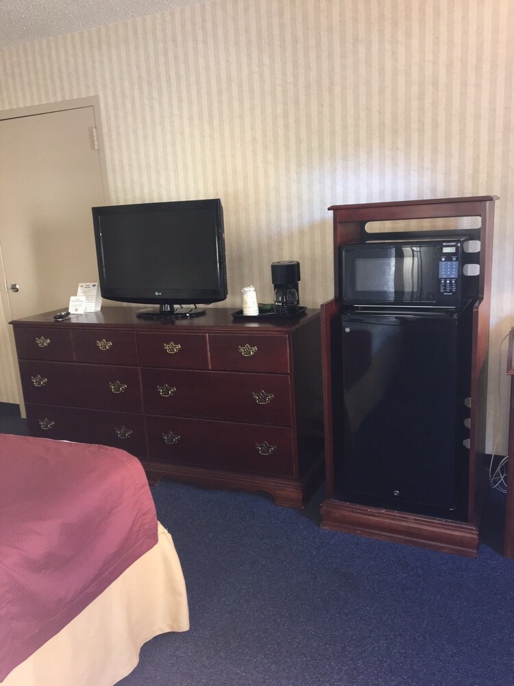 Red Roof Inn & Suites Newport News - photo 8