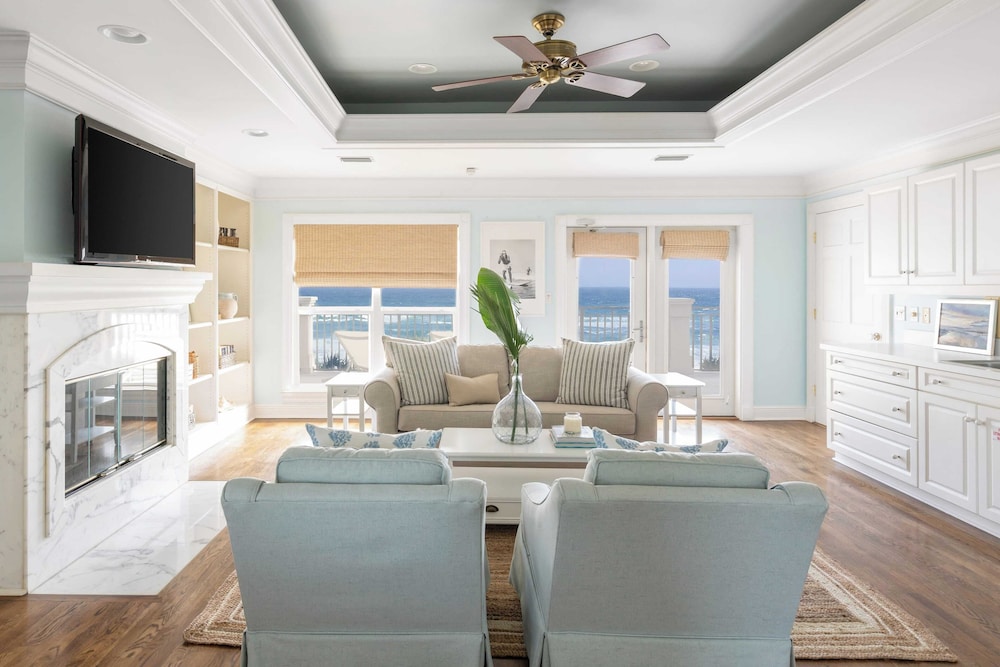 Promenade by Avantstay Beach Front Mansion w Breathtaking Views & Pool - photo 25