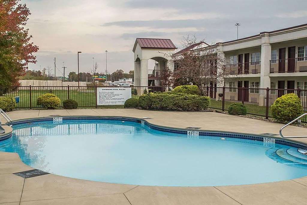 Days Inn by Wyndham Austintown - photo 8