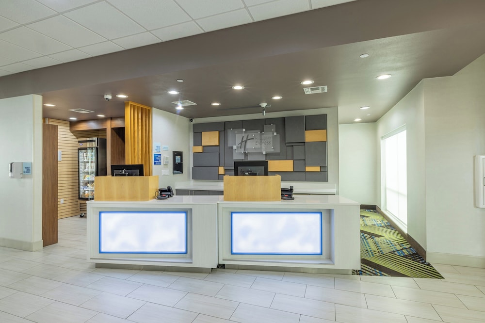 Holiday Inn Express & Suites Lindale Tyler by IHG - photo 43
