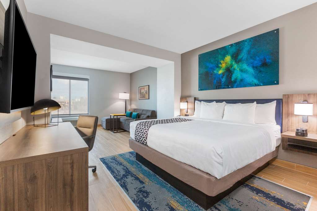 La Quinta Inn & Suites by Wyndham Galveston West Seawall - photo 18