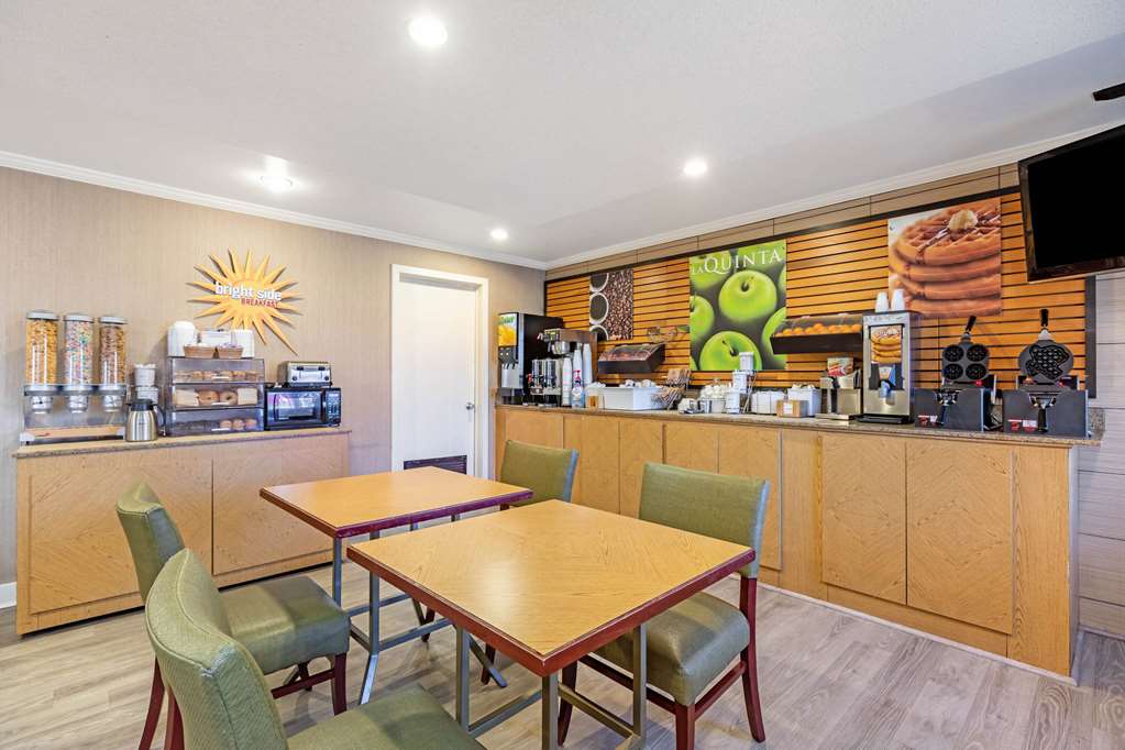 La Quinta Inn & Suites by Wyndham El Paso East - photo 28
