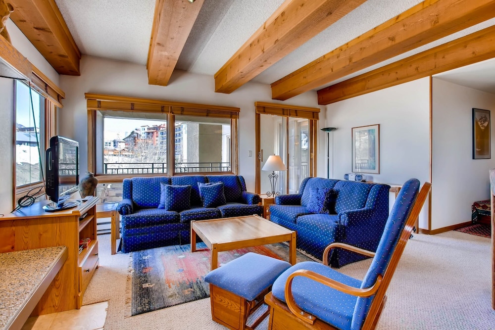 Large 2 Br With Open Floorplan 2 Bedroom Condo No Cleaning Fee by RedAwning — 4-Star Luxury Hotel in Crested Butte, United States