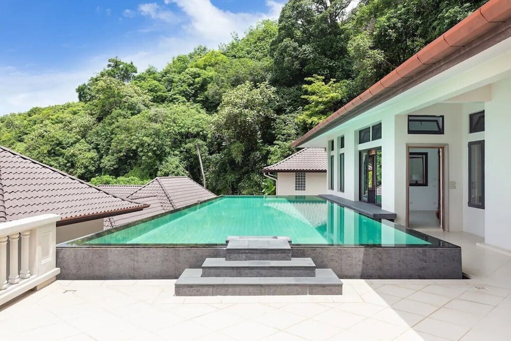 Luxury Beachfront Tai Pan Villa — 4-Star Luxury Hotel in Wichit, Thailand