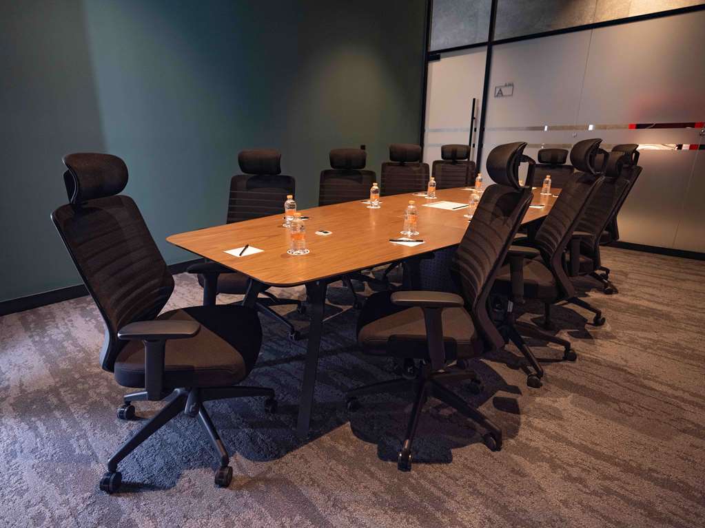 BUSINESS CENTER A