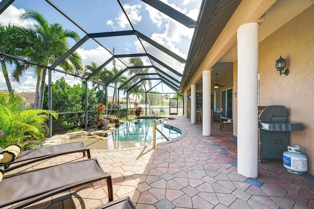 Spacious Oasis w Lagoon Pool & Spa in Cape Coral - featured photo