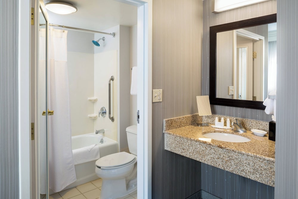 Courtyard by Marriott Providence Downtown - photo 13