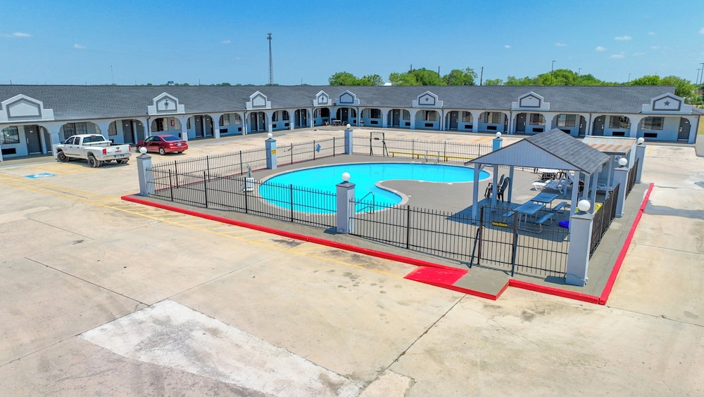 Executive Inn of Hondo - photo 15