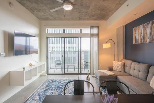 Lovely 1BD Central Downtown Gym Pool Parking — 4-Star Luxury Hotel in Phoenix, United States