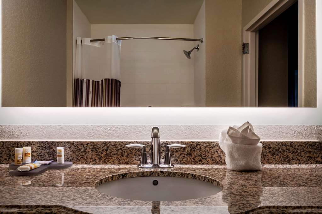 La Quinta Inn & Suites by Wyndham Port Orange Daytona - photo 30