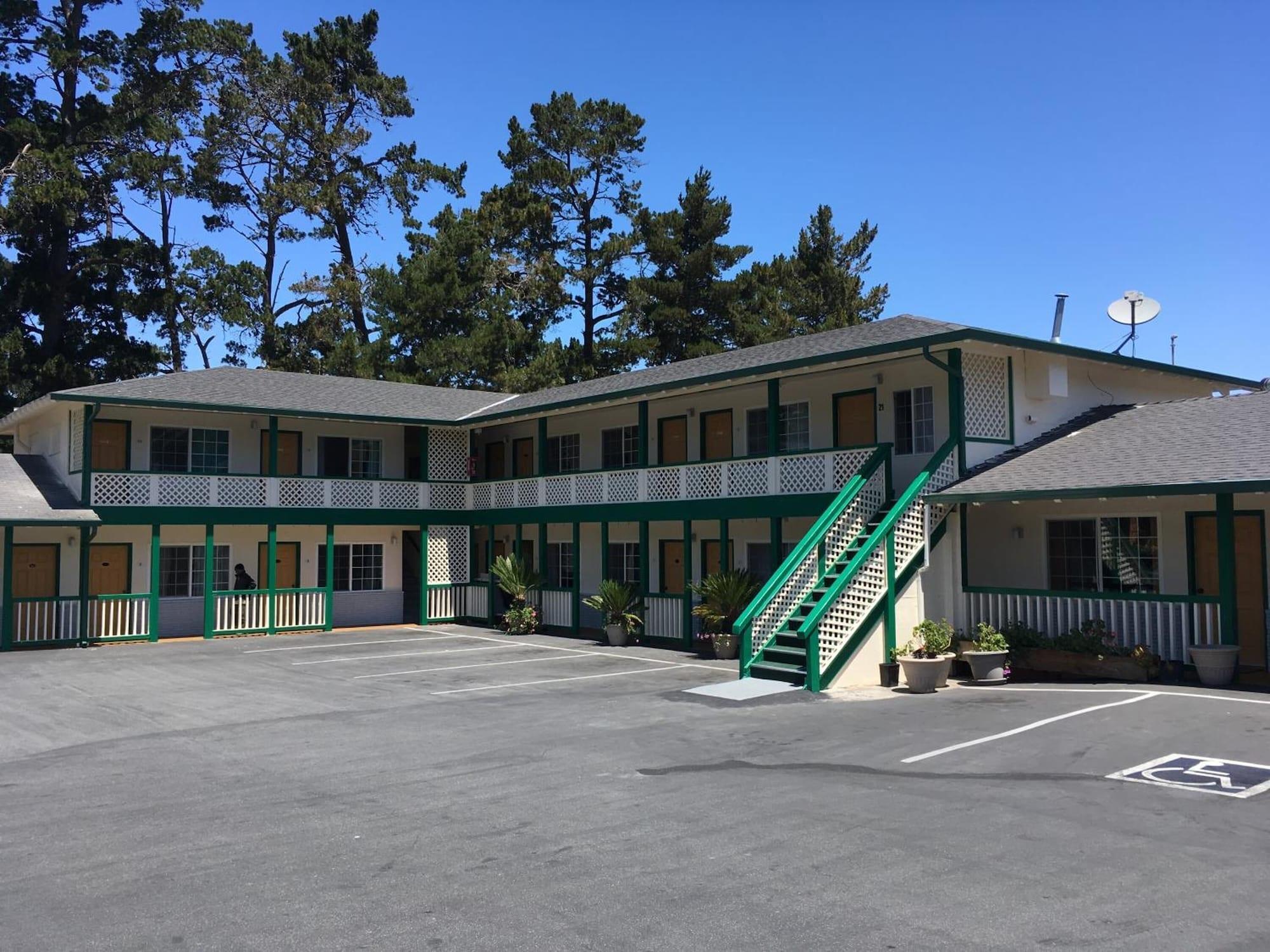 Monterey Pines Inn - photo 5