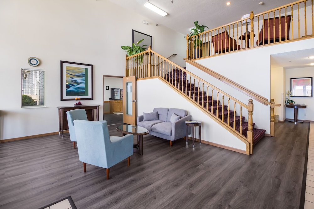 Alliance Hotel And Suites - photo 2