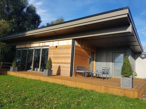 Landscape New Eco Lodge Flatford Mill — 4-Star Luxury Hotel in East Bergholt, United Kingdom