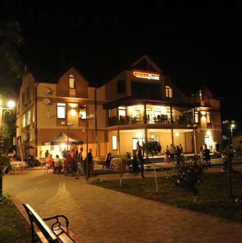 Hotel Central Park — hotel in Yasinya