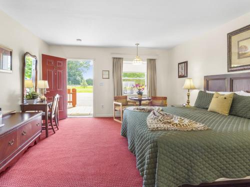 Blue Spruce Inn & Suites - photo 14
