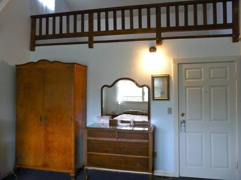 Harbor Inn - photo 10