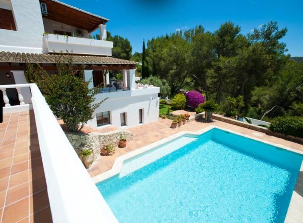 Holiday Home Carrer Tauet — 4-Star Luxury Hotel in Santa Eularia Des Riu, Spain