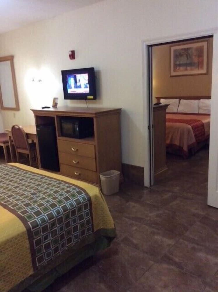 Texas Inn Weslaco - photo 17