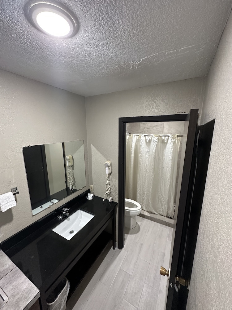 Village Inn Cotulla - photo 26