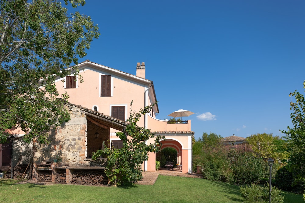 Agriturismo La Vecchia Quercia — 4-Star Luxury Hotel in San Cipriano Picentino, Italy