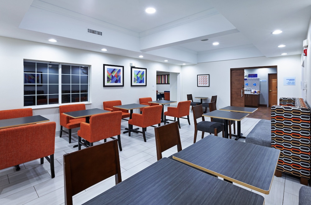 Holiday Inn Express Hotel & Suites Jenks by IHG - photo 26