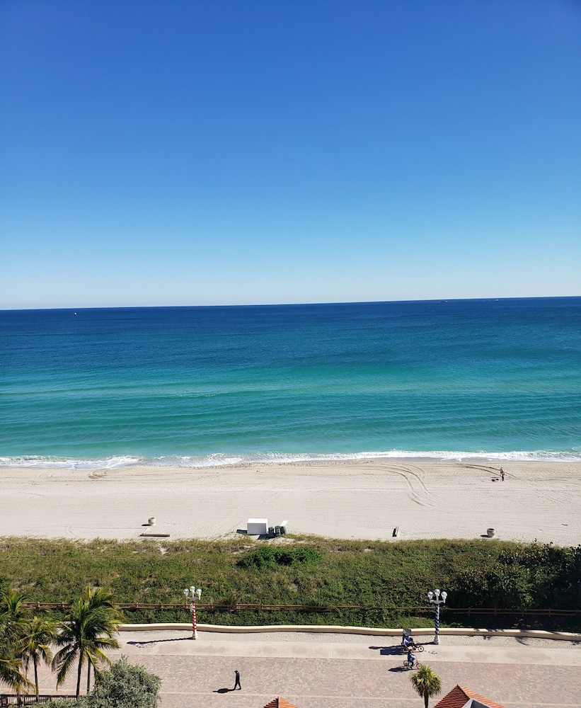 Hollywood Beach Tower - photo 46