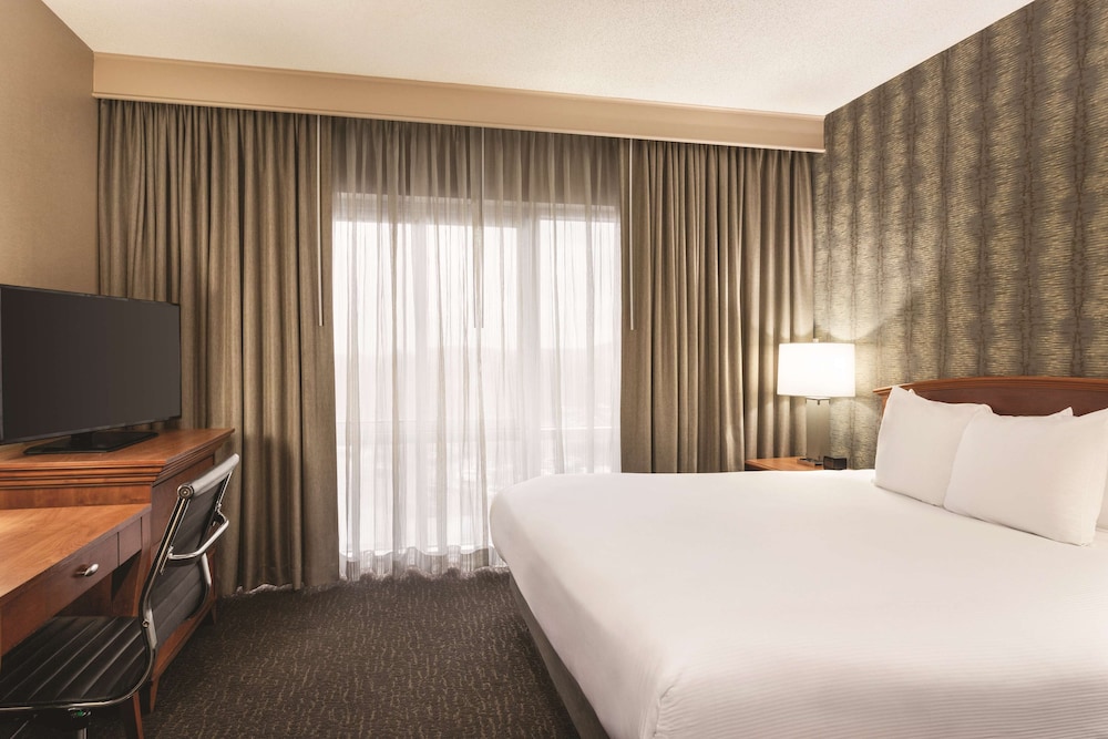 Embassy Suites by Hilton Franklin Cool Springs - photo 9