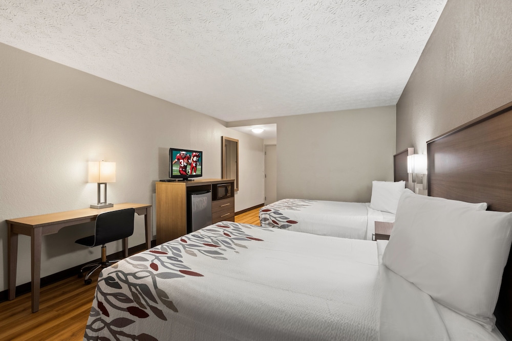 Red Roof Inn & Suites Newnan - photo 12
