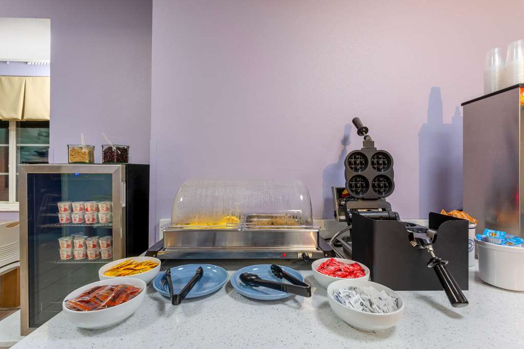 Microtel Inn & Suites by Wyndham Southern Pines Pinehurst - photo 22