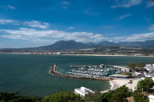Ocean View Holiday Apartments — 4-Star Luxury Hotel in Cape Town, South Africa