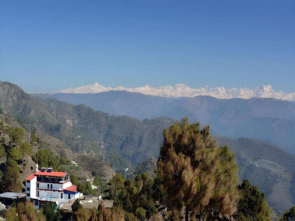 Hotel Snow Cliff in Lansdowne, India